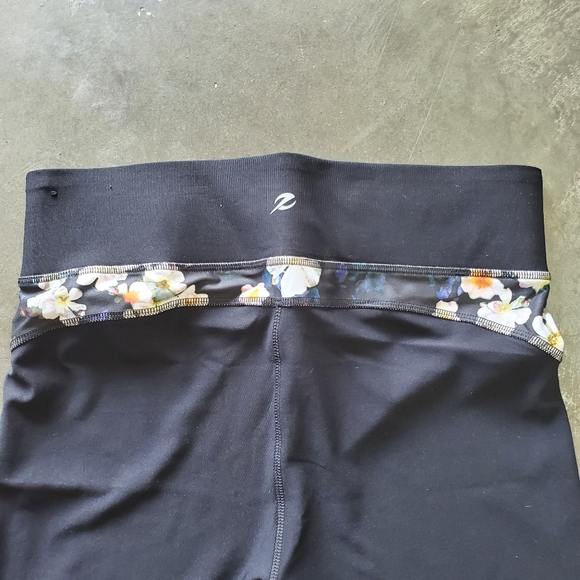 ⚡WOMEN'S NWOT ENERGY ZONE YOGA PANTS⚡ - Picture 4 of 5